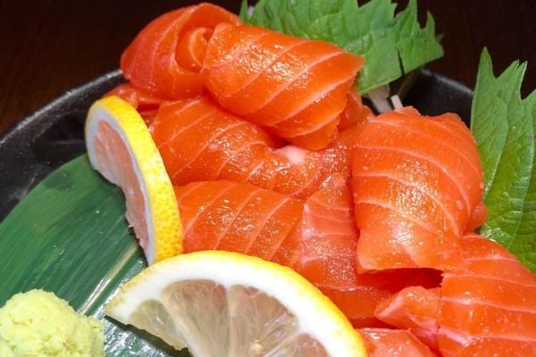 cá hồi sashimi