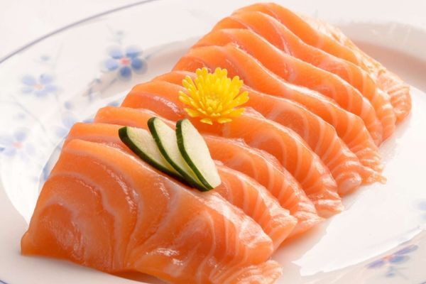 cá hồi sashimi