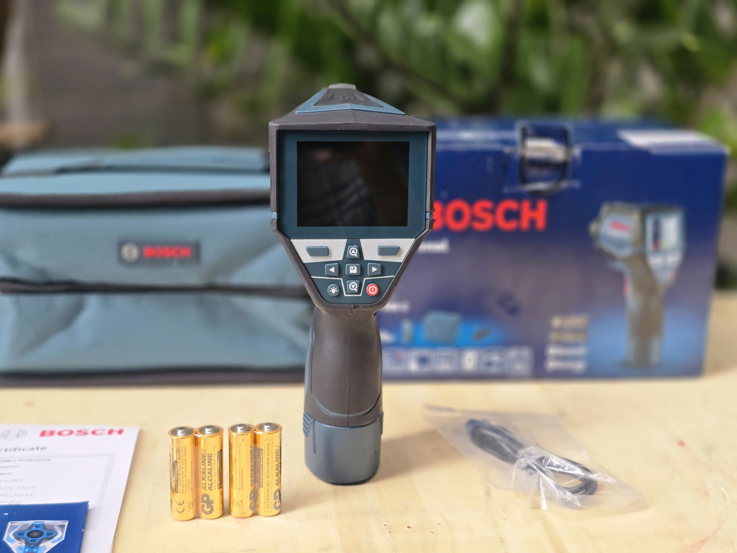 Máy đo nhiệt độ độ ẩm hồng ngoại Bosch GIS 1000 C kết nối Bluetooth