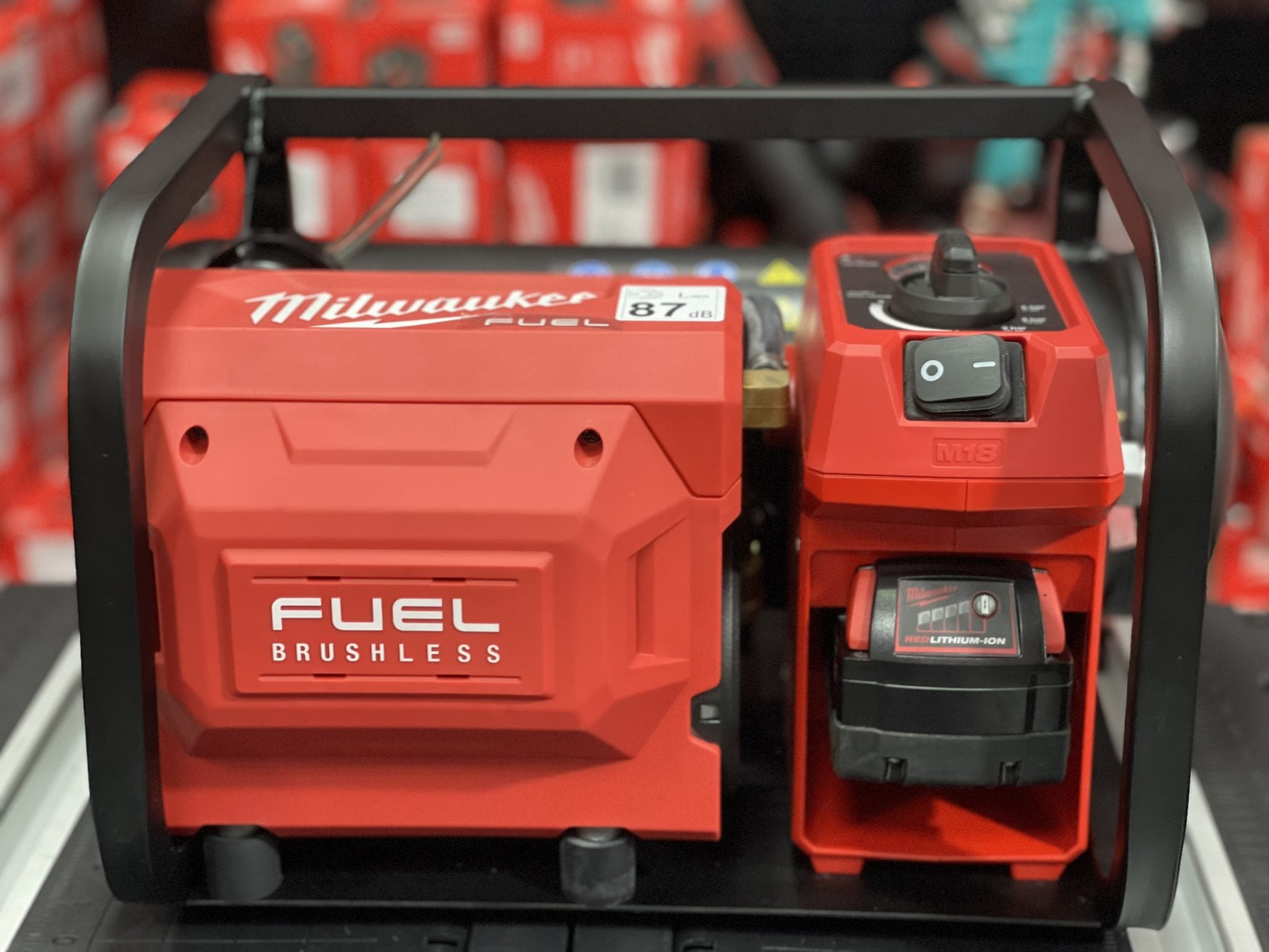 Máy nén khí Milwaukee M18 FAC 18V chính hãng
