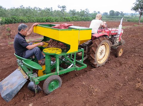 Đắk Lắk: Thanh niên 9x sáng chế máy trồng nghệ