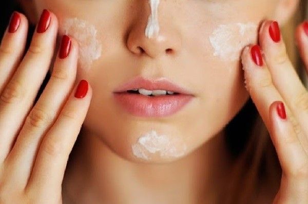 Sử dụng kem chống nắng để bảo vệ làn da của bạn