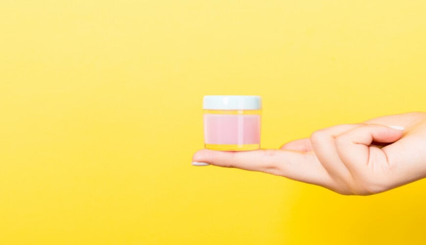 Bật mí cách làm son dưỡng môi từ Vaseline cho đôi môi căng mọng