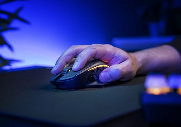 Chuột không dây Glorious Model I 2