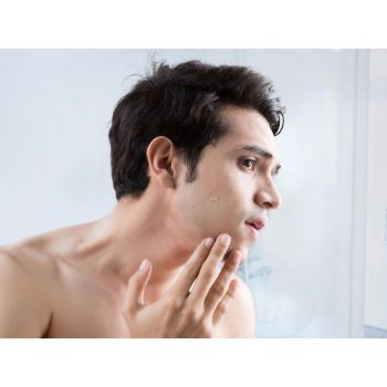 Routine skincare cho da mụn của nam giới