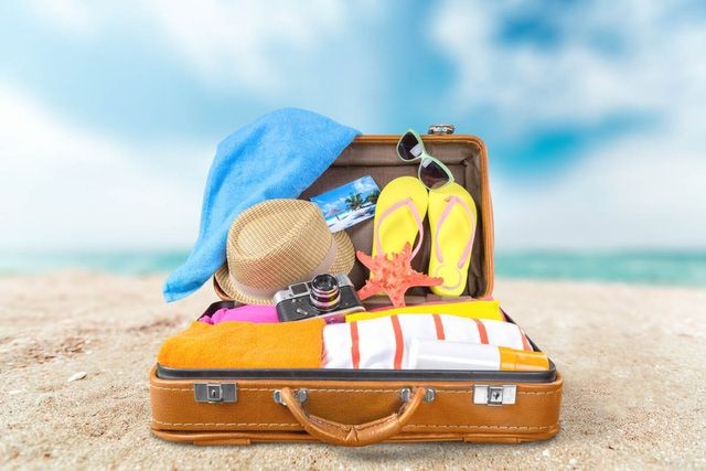 PHỤ KIỆN THỜI TRANG KHÔNG THỂ THIẾU KHI ĐI BIỂN CHO CÁC CÔ NÀNG