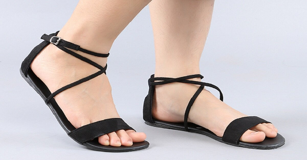 Ý nghĩa khi tặng bạn gái giày Sandal