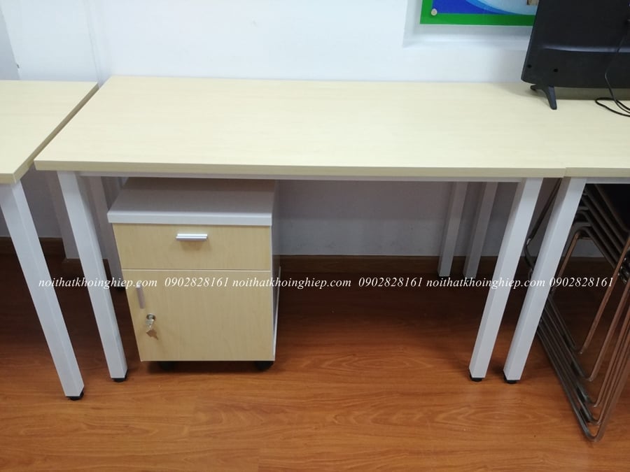 Bàn chân sắt 1m2 đơn giản cho Khởi Nghiệp tinh gọn