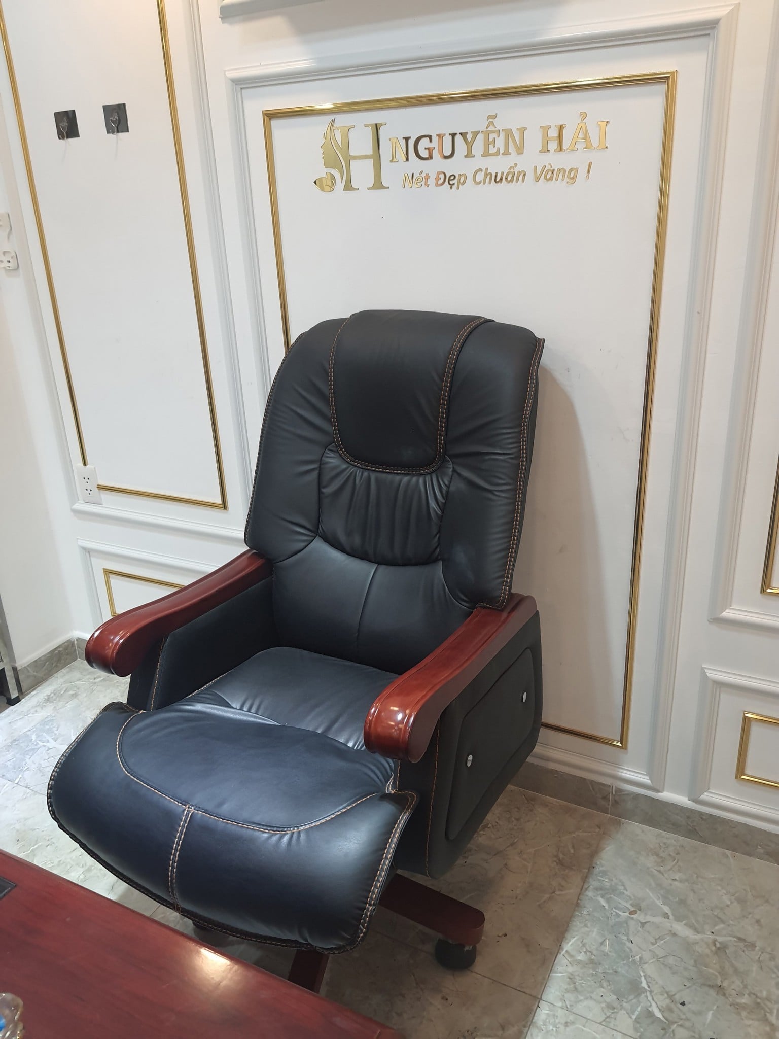 Sửa ghế giám đốc tận nơi tại TPHCM