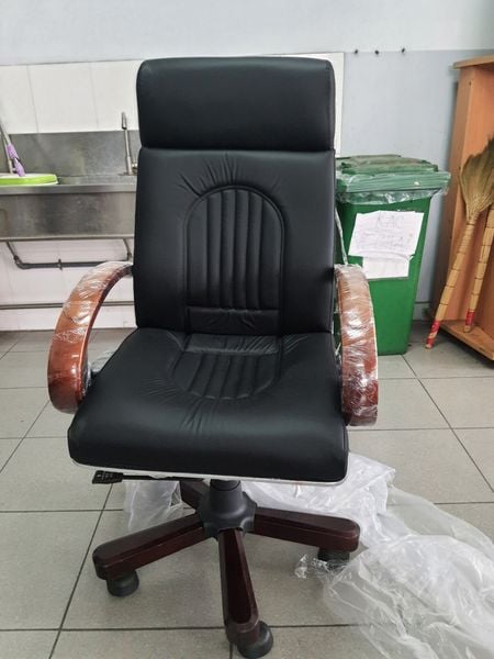 nhan boc ghe giam doc hu da tan noi tai tphcm