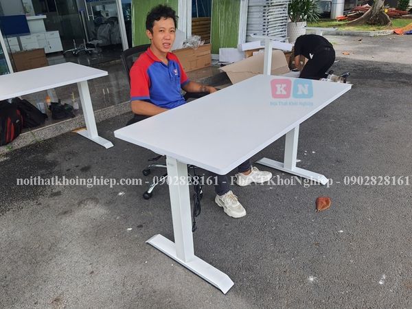 bàn nâng hạ công thái học