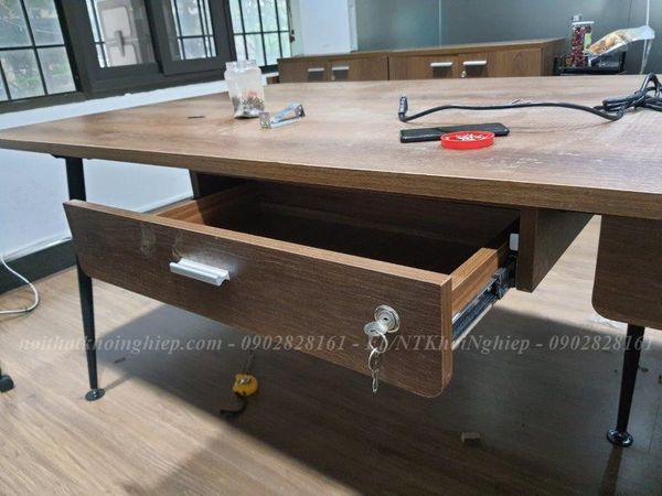 bàn làm việc 4 chỗ đẹp