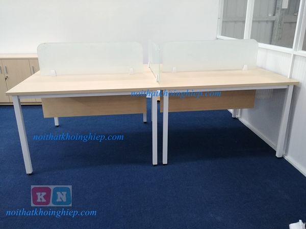 bàn làm việc tối giản