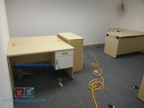 kieu ban lam viec 1m2 co hoc