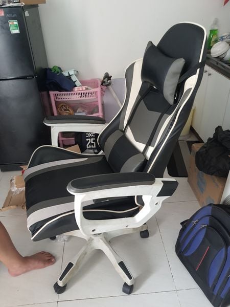 sua ghe gaming hu nga lung tan noi tai quan