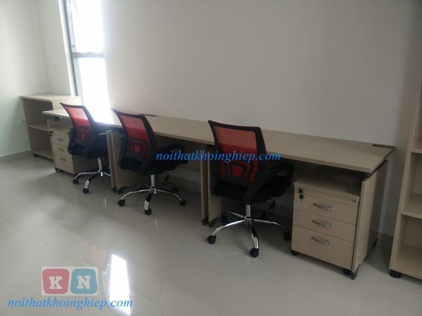 kieu ban ghe van phong dien tich nho