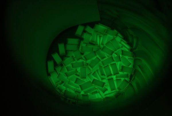 Đồng hồ dạ quang nhờ ống Tritium phát sáng