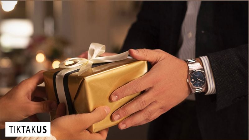 Đồng hồ không chỉ là món đồ vật chất mà còn mang nhiều ý nghĩa tinh thần sâu sắc.