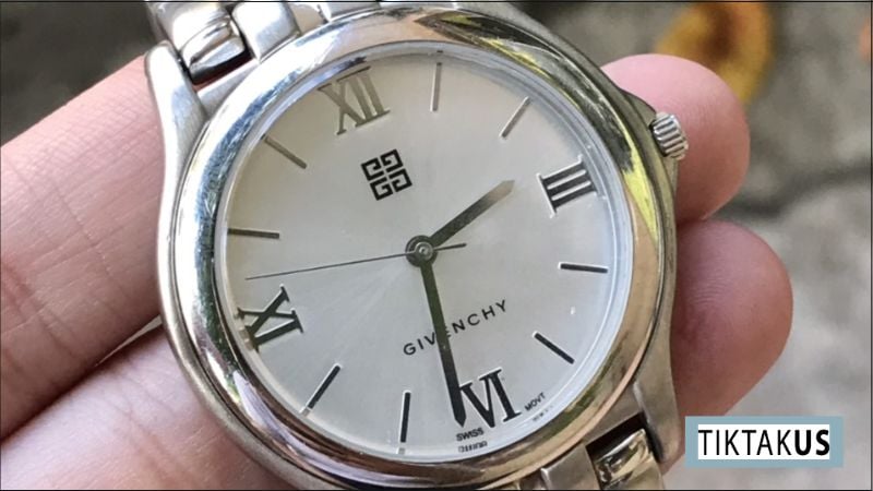 Đồng hồ Givenchy chính hãng có chất lượng hoàn thiện rất cao, từ đường nét, chi tiết đến chất liệu