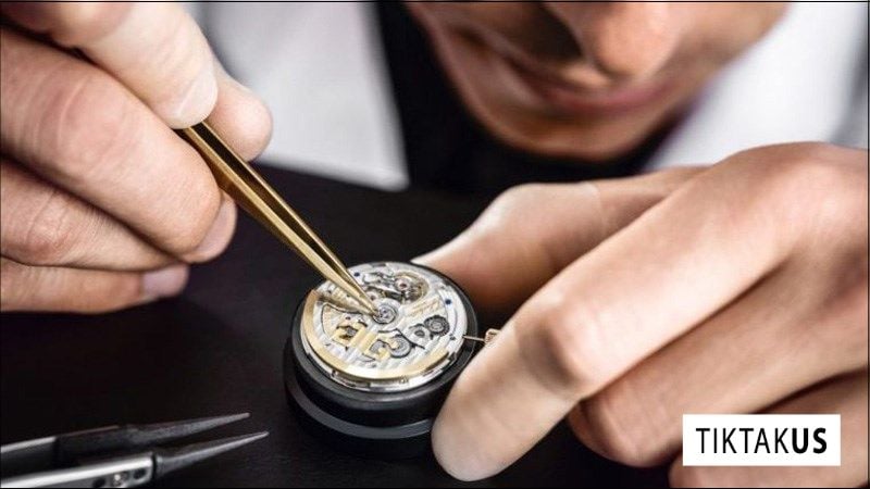 việc mang đồng hồ đến trung tâm bảo hành hoặc cửa hàng sửa chữa chuyên nghiệp là cần thiết