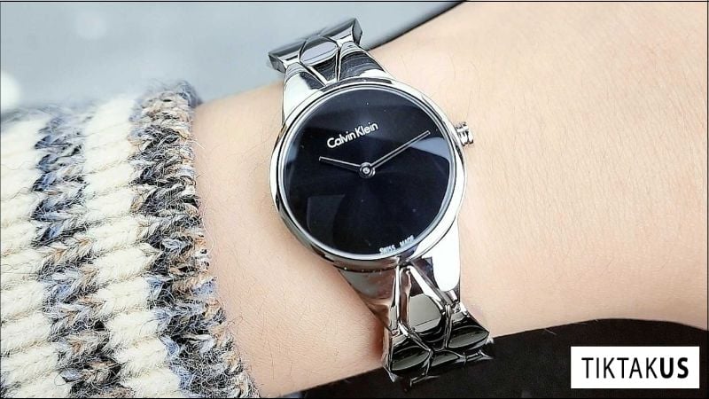 Việc bảo quản đồng hồ đúng cách không phụ thuộc vào kích thước cổ tay mà áp dụng chung cho tất cả các loại đồng hồ