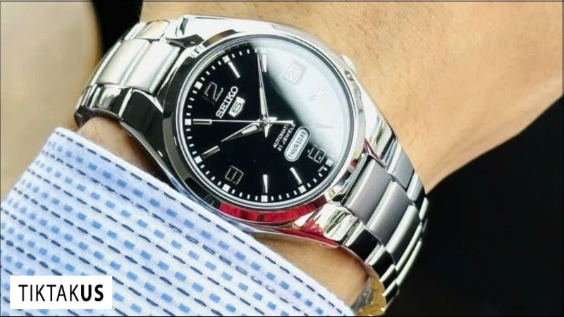 Seiko 5 SNK623K1 cũng là một chiếc đồng hồ cơ tự động với thiết kế Seiko 5 đặc trưng