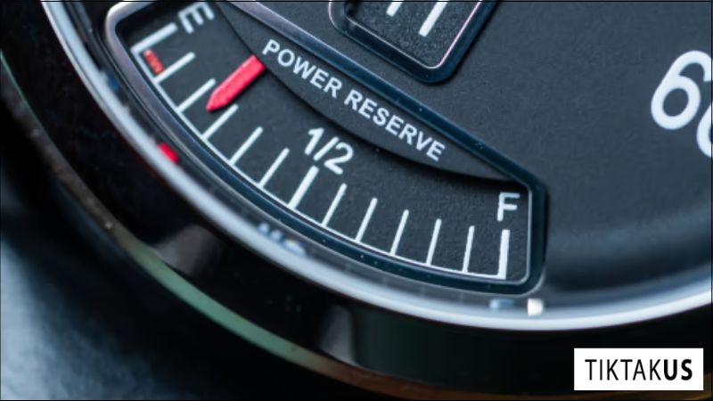 Power Reserve Indicator không phải là một bộ phận bắt buộc phải có trên mọi chiếc đồng hồ cơ