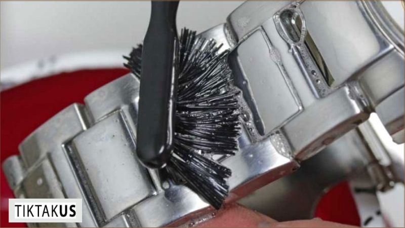 Việc bảo quản đồng hồ thép không gỉ đúng cách là điều cần thiết.