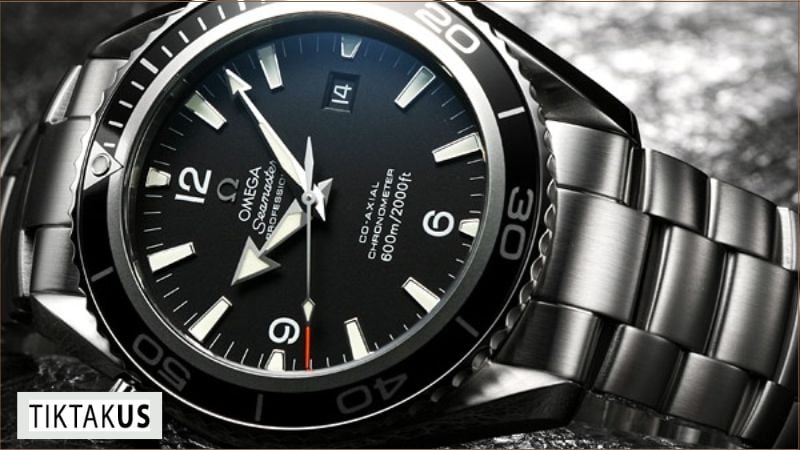 Khả năng chống nước của đồng hồ hoàn toàn không phụ thuộc vào vật liệu vỏ là ceramic hay thép không gỉ.