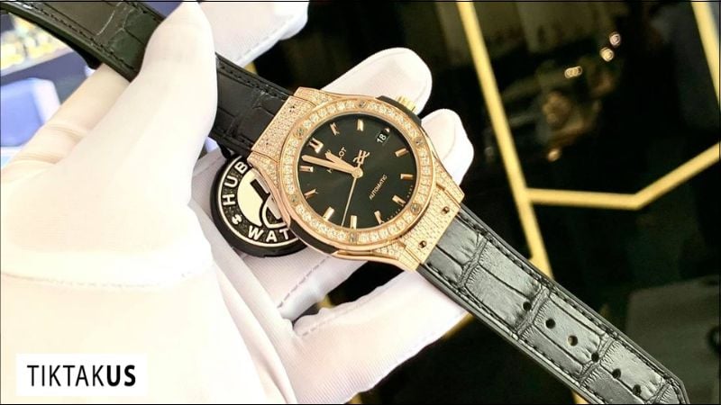 Dây da luôn là lựa chọn hàng đầu cho những quý ông yêu thích sự sang trọng và cổ điển