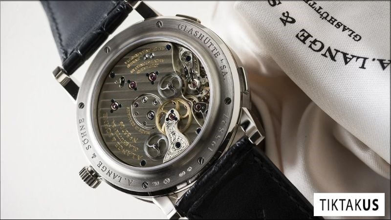 Hand Winding, hay còn được gọi thân thuộc hơn là lên dây cót bằng tay