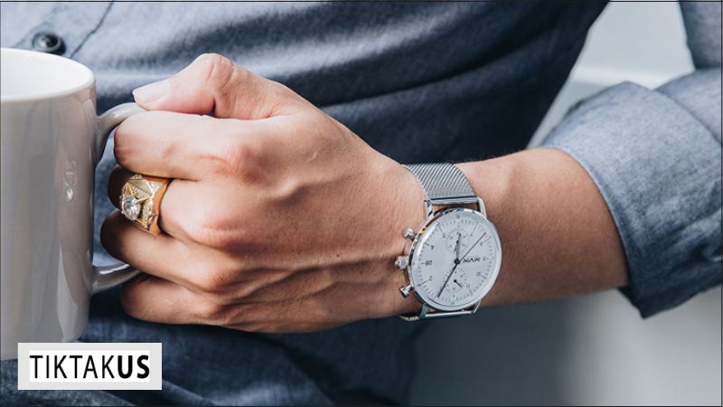 Để chọn được chiếc đồng hồ ưng ý, việc đầu tiên bạn cần làm là xác định chính xác kích thước cổ tay của mình