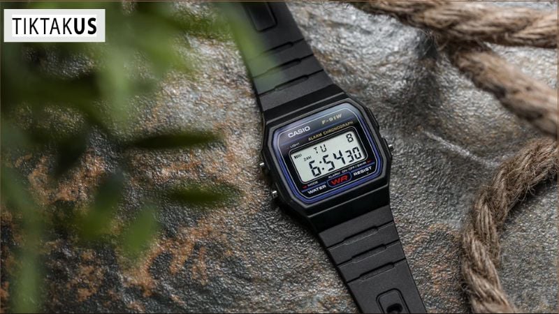 Đồng hồ Casio F-91W, dù thiết kế đơn giản, nhưng vẫn tích hợp nhiều chức năng hữu ích.