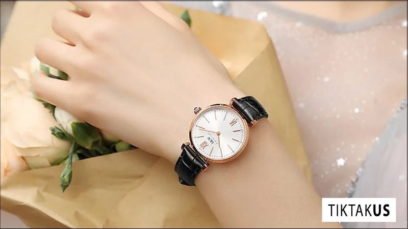 Loại máy và dây đeo là hai yếu tố quan trọng ảnh hưởng đến chất lượng, độ bền và thẩm mỹ của đồng hồ