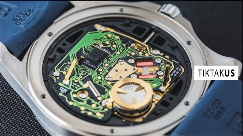 Thay vì dây cót và bánh răng phức tạp, trái tim của máy Quartz là một tinh thể thạch anh nhỏ bé.