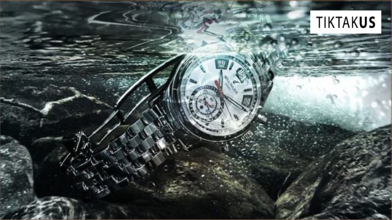 Hiểu đúng các ký hiệu, đặc biệt là về khả năng chống nước và loại máy, giúp bạn tránh những hư hỏng