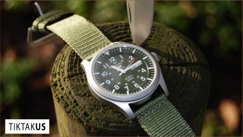 Đồng hồ quân đội chịu được những cú va chạm mạnh trong quá trình sử dụng.