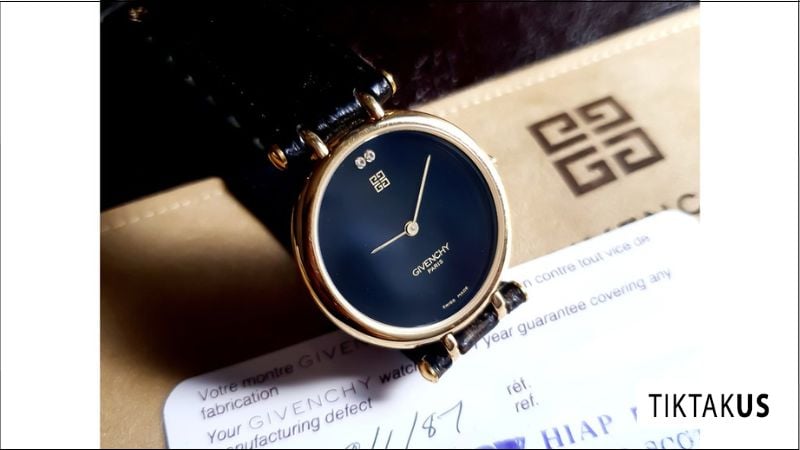 Thiết kế của đồng hồ Givenchy là sự giao thoa hoàn hảo giữa nét đẹp hiện đại và cổ điển