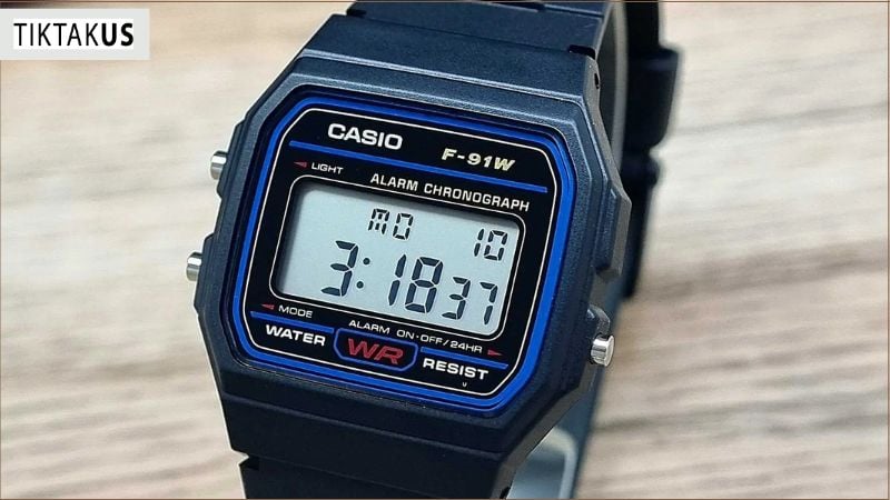 Dòng đồng hồ Casio F-91W có 3 nút bấm ( Mode, Light, On/Off).
