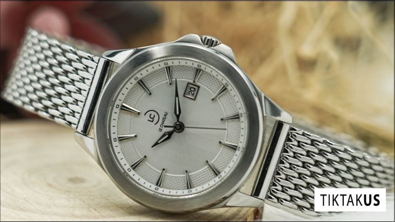 Đồng hồ Le Chateau chủ yếu sử dụng bộ máy Quartz, nổi tiếng với độ chính xác và ổn định cao