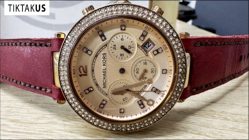 Những cú rơi, va đập mạnh có thể làm hư hỏng các linh kiện bên trong.