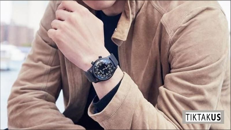 Phong cách và kích thước của đồng hồ cần phù hợp với cá tính, sở thích và vóc dáng của người lớn tuổi.