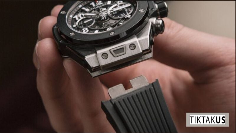 Dây đồng hồ, dù được làm từ chất liệu cao cấp đến đâu, cũng có tuổi thọ nhất định.