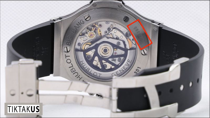 Số seri là một dãy số hoặc ký tự duy nhất được khắc trên mặt sau của mỗi chiếc đồng hồ Hublot