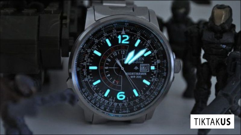 Kim đồng hồ đặt trưng và dạ quang