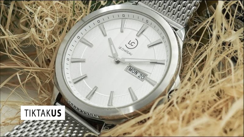 Đồng hồ Le Chateau được định vị ở phân khúc tầm trung, với mức giá khá dễ tiếp cận cho nhiều đối tượng khách hàng