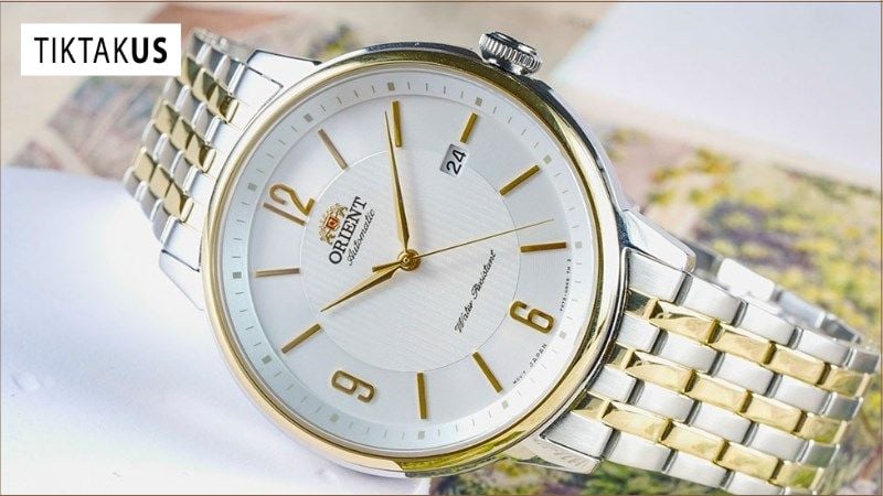 Analog (kim): Hiển thị thời gian bằng kim.