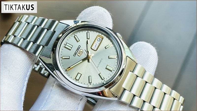 Thông tin bảo hành thường được ghi rõ trên trang chi tiết của mỗi sản phẩm trên website của TikTakUS.