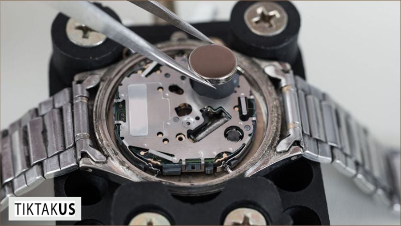 Tốt nhất không nên tự sửa kim giây đồng hồ tại nhà.