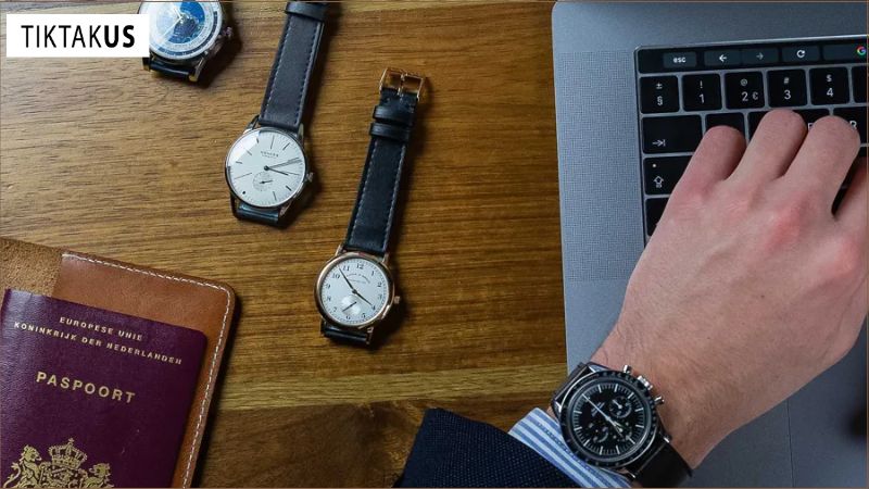Kích thước mặt đồng hồ cần hài hòa với cổ tay.